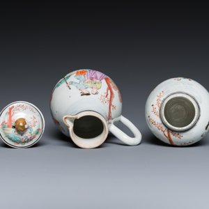 Een fijne Chinese famille rose melkkan en theebus met Europees decor, Qianlong — foto 6