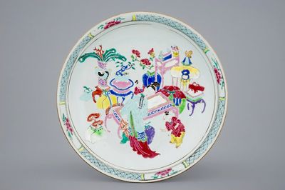 Een fijne Chinese famille rose schotel, Yongzheng/Qianlong, 18e eeuw