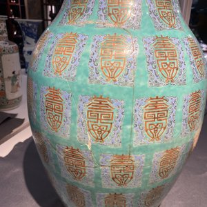 Een fijne Chinese famille rose 'Shou' vaas met onsterfelijken op turquoise fondkleur, Qianlong — foto 11