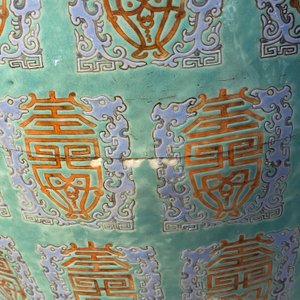 Een fijne Chinese famille rose 'Shou' vaas met onsterfelijken op turquoise fondkleur, Qianlong — foto 32