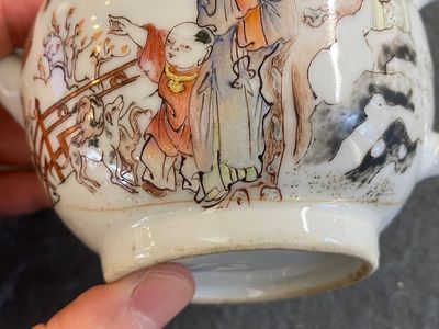 Een fijne Chinese famille rose theepot met deksel, Yongzheng — foto 9