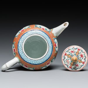 Een fijne Chinese famille rose theepot met deksel, Yongzheng — foto 6
