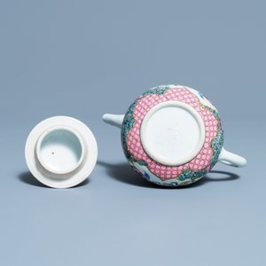 Een fijne Chinese famille rose theepot met deksel, Yongzheng — foto 7