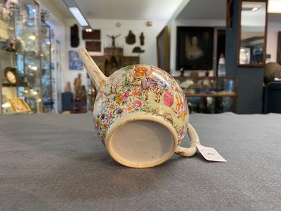 Een fijne Chinese famille rose theepot met mandarijns decor, Qianlong — foto 4
