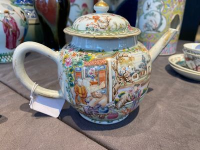 Een fijne Chinese famille rose theepot met mandarijns decor, Qianlong — foto 8