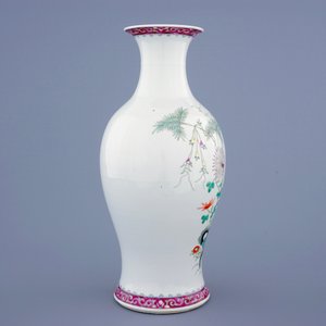 Een fijne Chinese famille rose vaas met floraal decor, 19/20e eeuw — foto 4