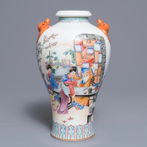 Een fijne Chinese famille rose vaas met vleermuizen, zegelmerk, Republiek, 20e eeuw — foto 1