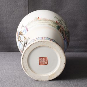 Een fijne Chinese famille rose vaas met vleermuizen, zegelmerk, Republiek, 20e eeuw — foto 18