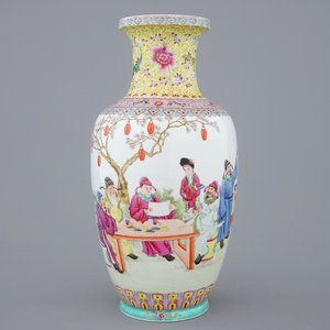 Een fijne Chinese famille rose vaas, Republiek, 20e eeuw — foto 1