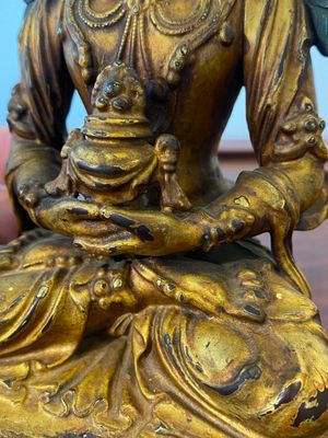 Een fijne Chinese gelakte en vergulde bronzen sculptuur van Boeddha Amitayus, Yongle 大明永樂年施 merk en periode — foto 8