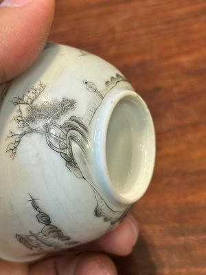 Een fijne Chinese grisaille en vergulde kop met berglandschapsdecor, Yongzheng — foto 9