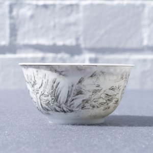 Een fijne Chinese grisaille kop en schotel met Europese edellieden, Yongzheng — foto 23