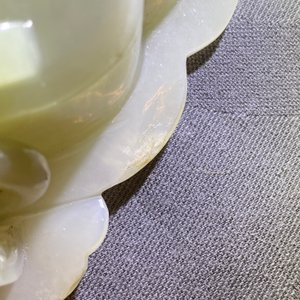 Een fijne Chinese kom in witte jade op houten voet, Kangxi — foto 21