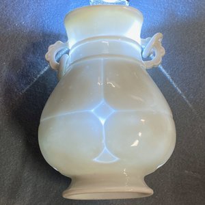 Een fijne Chinese semi-eierschaal blanc de Chine hu vaas, Yongzheng merk en periode — foto 16