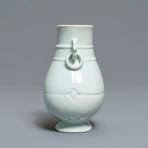Een fijne Chinese semi-eierschaal blanc de Chine hu vaas, Yongzheng merk en periode — foto 4