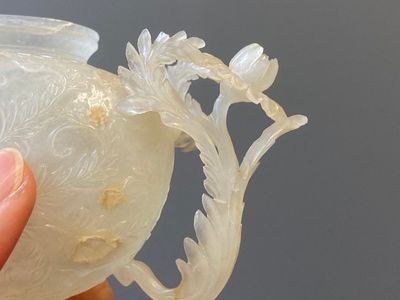 Een fijne Chinese theepot in witte jade met floraal decor in Mogoolse stijl, 18/19e eeuw — foto 17