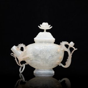 Een fijne Chinese theepot in witte jade met floraal decor in Mogoolse stijl, 18/19e eeuw — foto 2