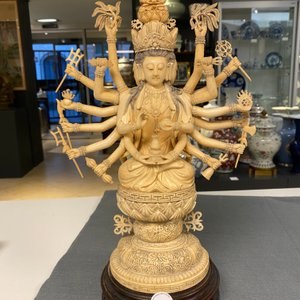 Een fijne grote Chinese ivoren figuur van Avalokitesvara, 19e eeuw — foto 18