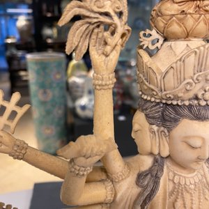 Een fijne grote Chinese ivoren figuur van Avalokitesvara, 19e eeuw — foto 20