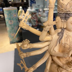Een fijne grote Chinese ivoren figuur van Avalokitesvara, 19e eeuw — foto 21