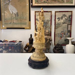 Een fijne grote Chinese ivoren figuur van Avalokitesvara, 19e eeuw — foto 10