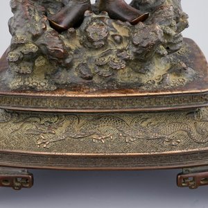 Een fijne Japanse bronzen figuur van een wijze op een basis, Meiji, 19e eeuw — foto 7