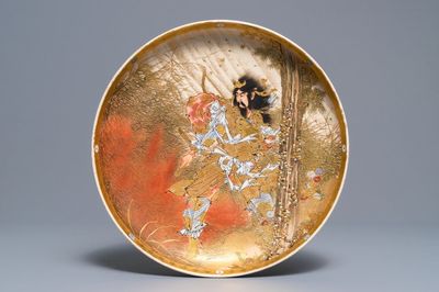 Een fijne Japanse Satsuma schotel met een strijder, Meiji, 19e eeuw