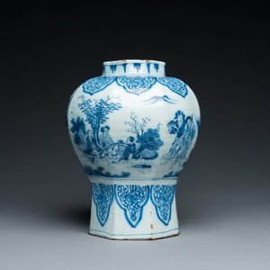 Een fijne octagonale blauw-witte Delftse chinoiserie vaas, eind 17e eeuw — foto 1