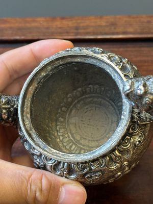 Een fijne Tibetaans verzilverde 'bajixiang' theepot, 19e eeuw — foto 15