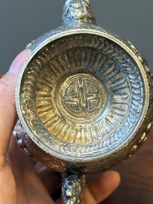 Een fijne Tibetaans verzilverde 'bajixiang' theepot, 19e eeuw — foto 7