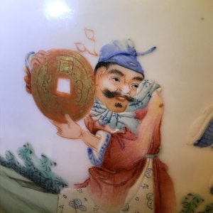 Een flesvormige Chinese famille rose vaas, Qianlong merk, Republiek, 20e eeuw — foto 16