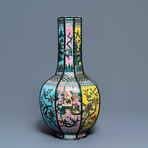 Een flesvormige octagonale Chinese famille rose vaas, 19e eeuw — foto 2