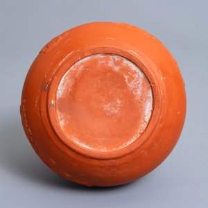 Een flesvormige yixing-stijl vaas in rood aardewerk, mogelijk Delft, 18e eeuw — foto 5