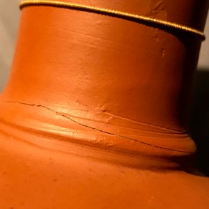 Een flesvormige yixing-stijl vaas in rood aardewerk, mogelijk Delft, 18e eeuw — foto 9