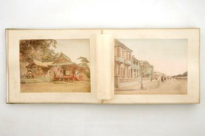 Een foto-album met 50 handingekleurde albumine foto’s in originele presentatiedoos, 19e eeuw, Japan