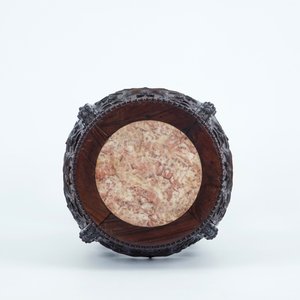 Een fraai bewerkte ronde Chinese hardhouten sokkel met marmeren blad, 19/20e eeuw — foto 6