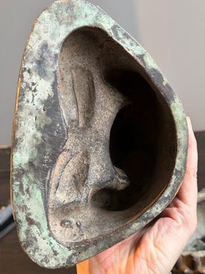Een fraai Chinees deels gelakt en verguld bronzen beeld van Bodhisattva op lotustroon, Ming — foto 14
