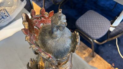 Een fraai en groot Chinees verguld en gelakt bronzen beeld van een Bodhisattva, Ming — foto 34