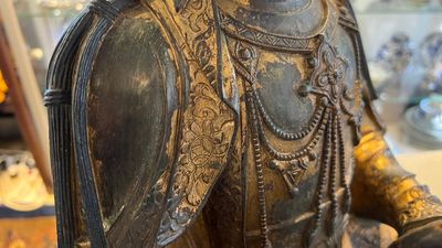 Een fraai en groot Chinees verguld en gelakt bronzen beeld van een Bodhisattva, Ming — foto 40