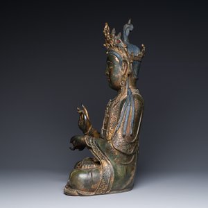 Een fraai en groot Chinees verguld en gelakt bronzen beeld van een Bodhisattva, Ming — foto 3