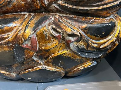 Een fraai en groot Japans verguld en gelakt houten beeld van een Boeddha Shaka, Edo — foto 15