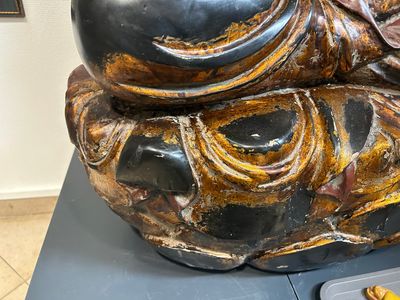 Een fraai en groot Japans verguld en gelakt houten beeld van een Boeddha Shaka, Edo — foto 9