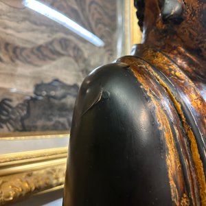 Een fraai en groot Japans verguld en gelakt houten beeld van een Boeddha Shaka, Edo — foto 13