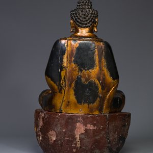 Een fraai en groot Japans verguld en gelakt houten beeld van een Boeddha Shaka, Edo — foto 3