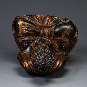 Een fraai en groot Japans verguld en gelakt houten beeld van een Boeddha Shaka, Edo — foto 5