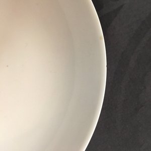 Een fraai paar Chinese famille rose dekselkommen, Yongzheng — foto 7