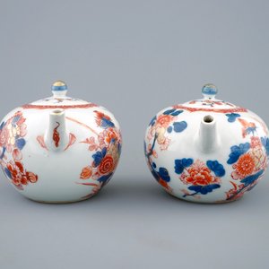 Een fraai paar Chinese Imari-stijl theepotten met deksels, Kangxi — foto 2
