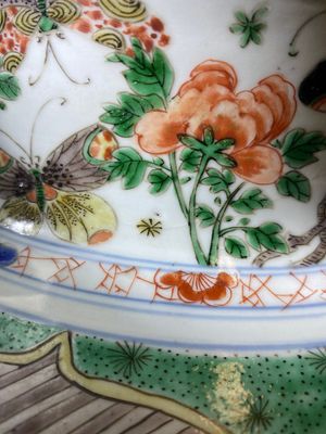 Een fraai paar grote Chinese famille verte dekselvazen, Kangxi — foto 31