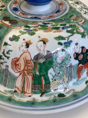 Een fraai paar grote Chinese famille verte dekselvazen, Kangxi — foto 46