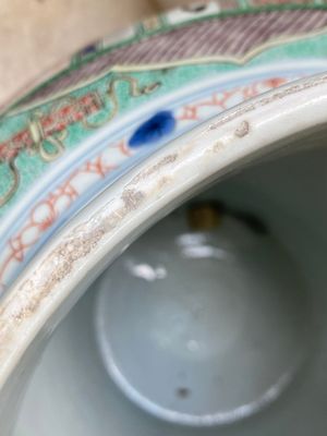 Een fraai paar grote Chinese famille verte dekselvazen, Kangxi — foto 49